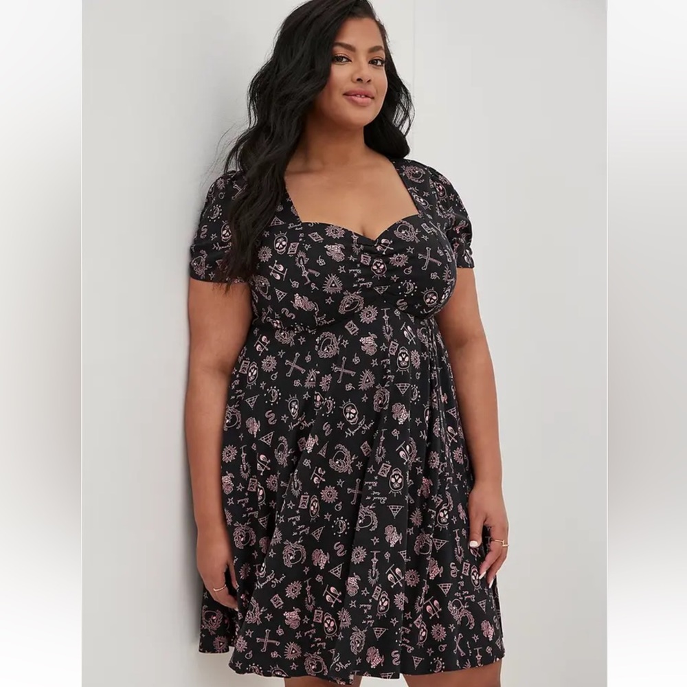 Torrid SHIRRED FIT & FLARE DRESS STRETCH CHALLIS TATTOO BLACK SIZE 4 NWOT